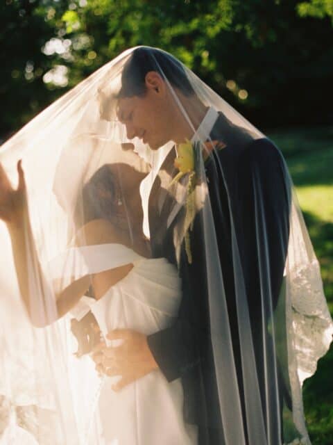 A gorgeous day at Hill House with the sweetest couple ft. maybe my favorite veil shot EVER?! 😭 get right out of town, I’m obsessed with these 🧡
•
•
Hosts: @bryngracephotography and @woodmanportraits 
Venue: @hillhousedurham
Day of Coordinator: @abigailmarieevents 
Florals: @thatpetalbabe
Watercolor portraits: @hannahkorfontadesign 
Makeup: @makeupbypaulinah
Hair: @coloredbycatierith
Dresses: @vowdweddings & @rawgoldenrentals
Drapery: @bloomingwalls_nc
Rentals: @partyreflections
Model couple: @lilyandbrogan